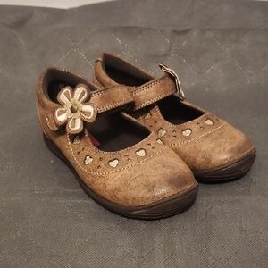 Rachel Shoes Brown Kids Dress Shoes with Gold Flower and Heart Accents. Size 9M